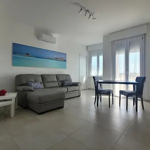 Intero Con Parcheggio Gratuito , Porto Torres Italie